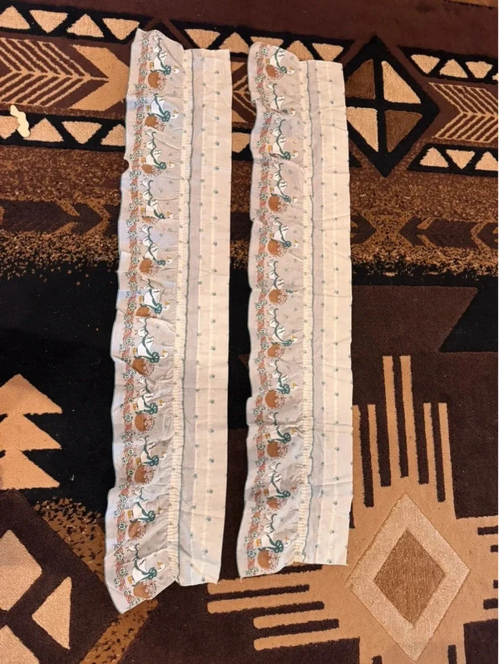 Goose valances and cafe curtains